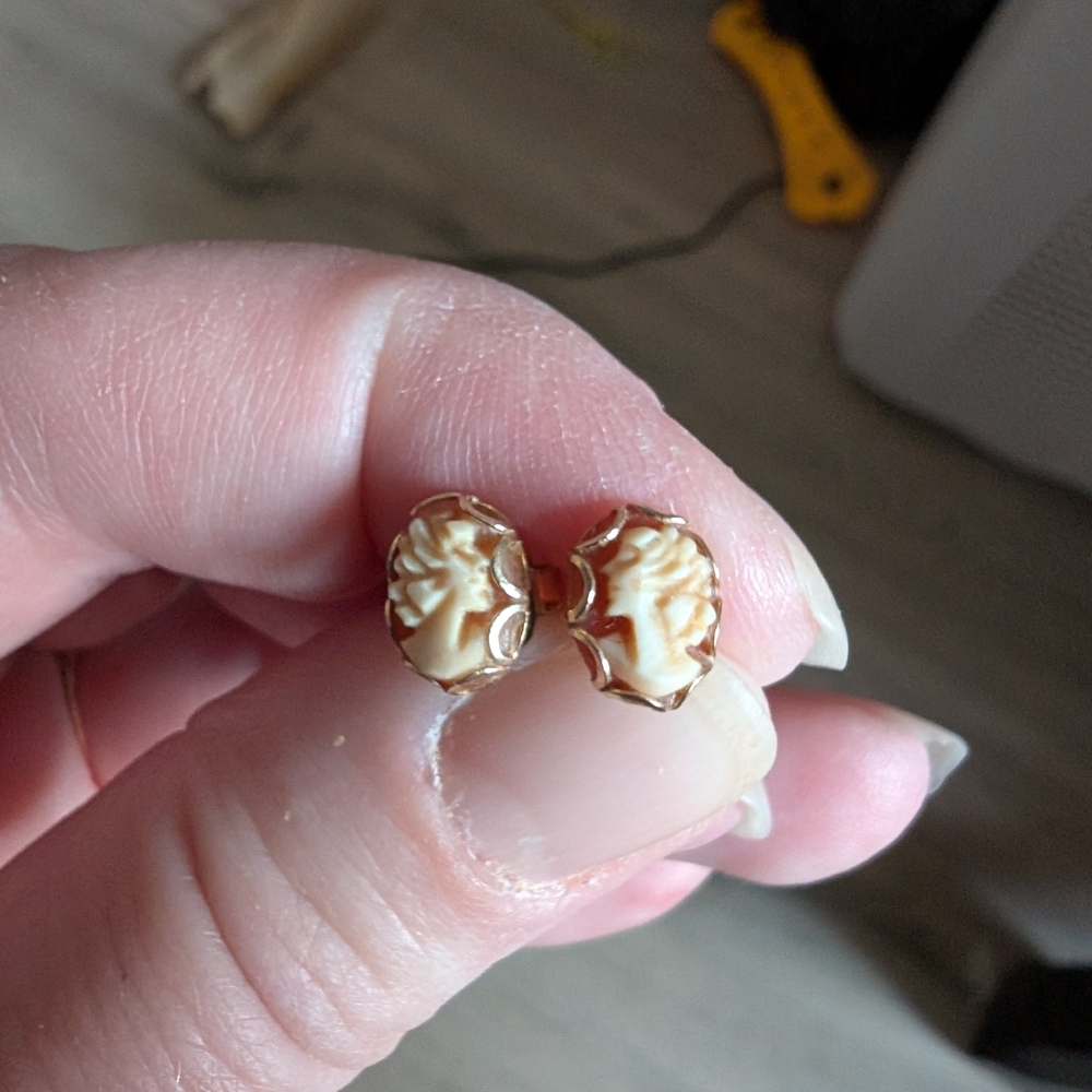Cameo Gold and Cream Profile Earrings